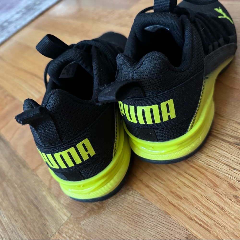 Puma Tennis shoes size 5
